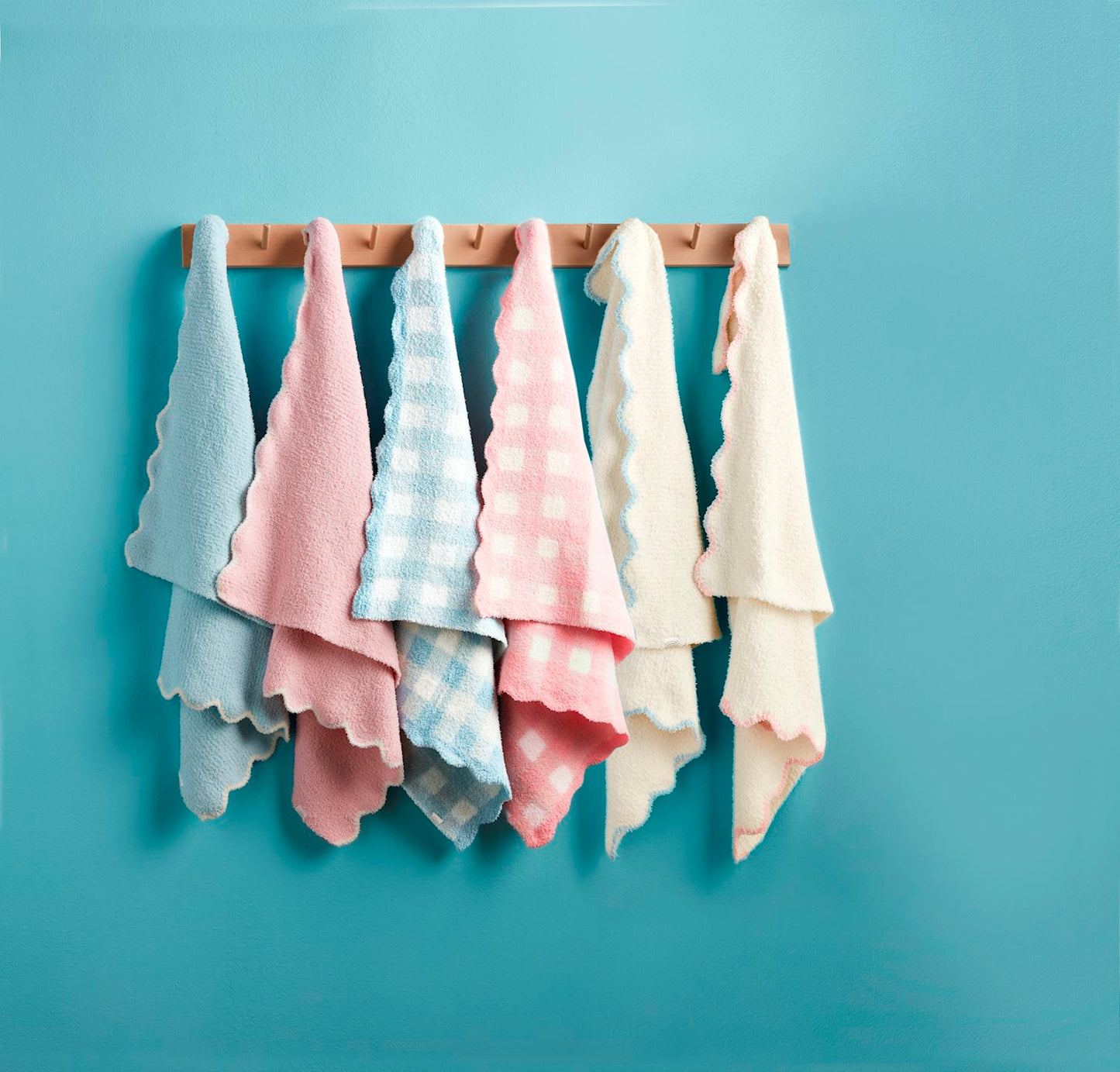 Blue scalloped gingham blanket